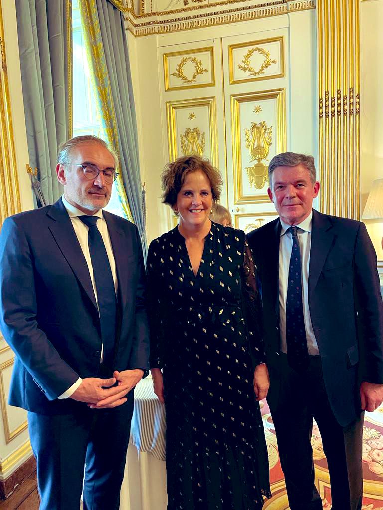 MennaRawlings's tweet photo. L'Association Olympique Britannique @TeamGB a été accueillie chez nous ce soir, pour célébrer l'avancée des préparatifs des @jeuxolympiques de Paris 2024. C'est inspirant de voir ces projets prendre forme en étroite collaboration avec nos partenaires français pour #Paris2024 ! https://t.co/FP7BWTmUa5