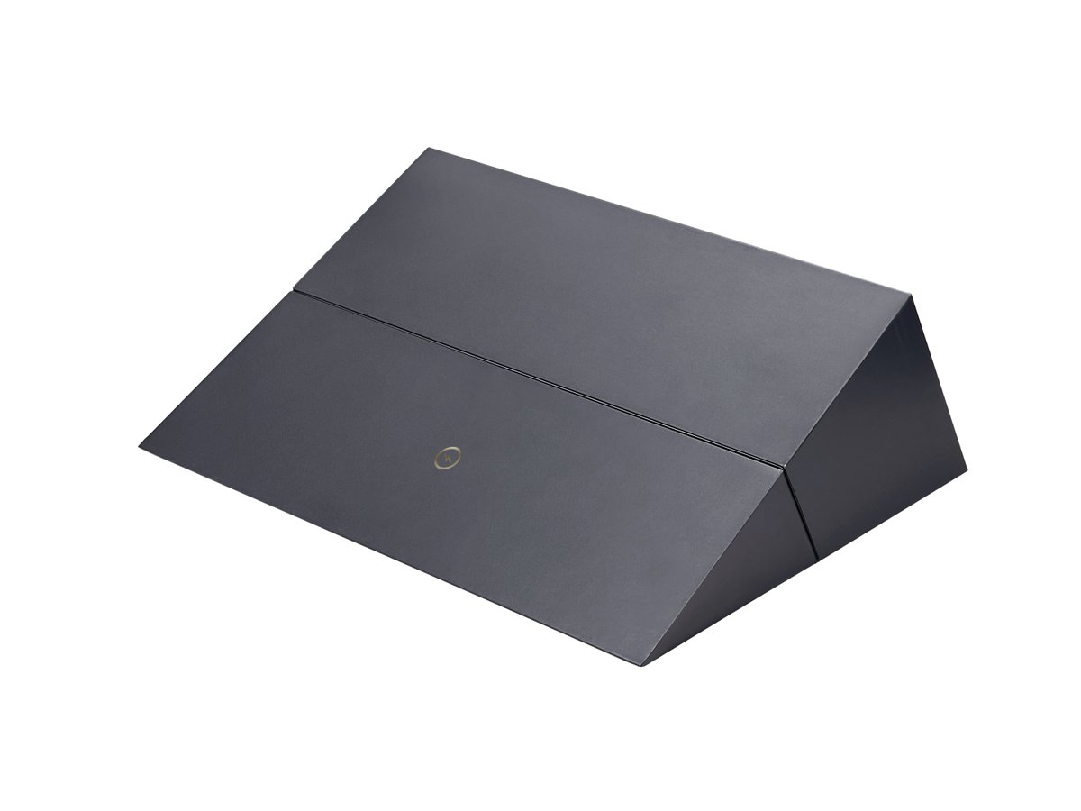 ASUSUSA's tweet photo. Unboxing, but make it sustainable 😌🌍

The #ExpertBookB9 was given a 2023 @iFDESIGNAWARD for its environmentally friendly packaging and sleek design.

Take a look: https://t.co/KcpPlpBIJs https://t.co/0phIJpyMzF