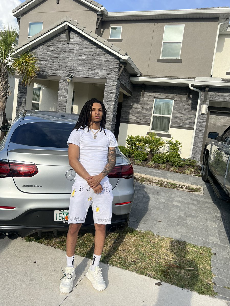 IEatKicks10_'s tweet photo. @TheyLuvvLi_ https://t.co/JAmhLvEI4T