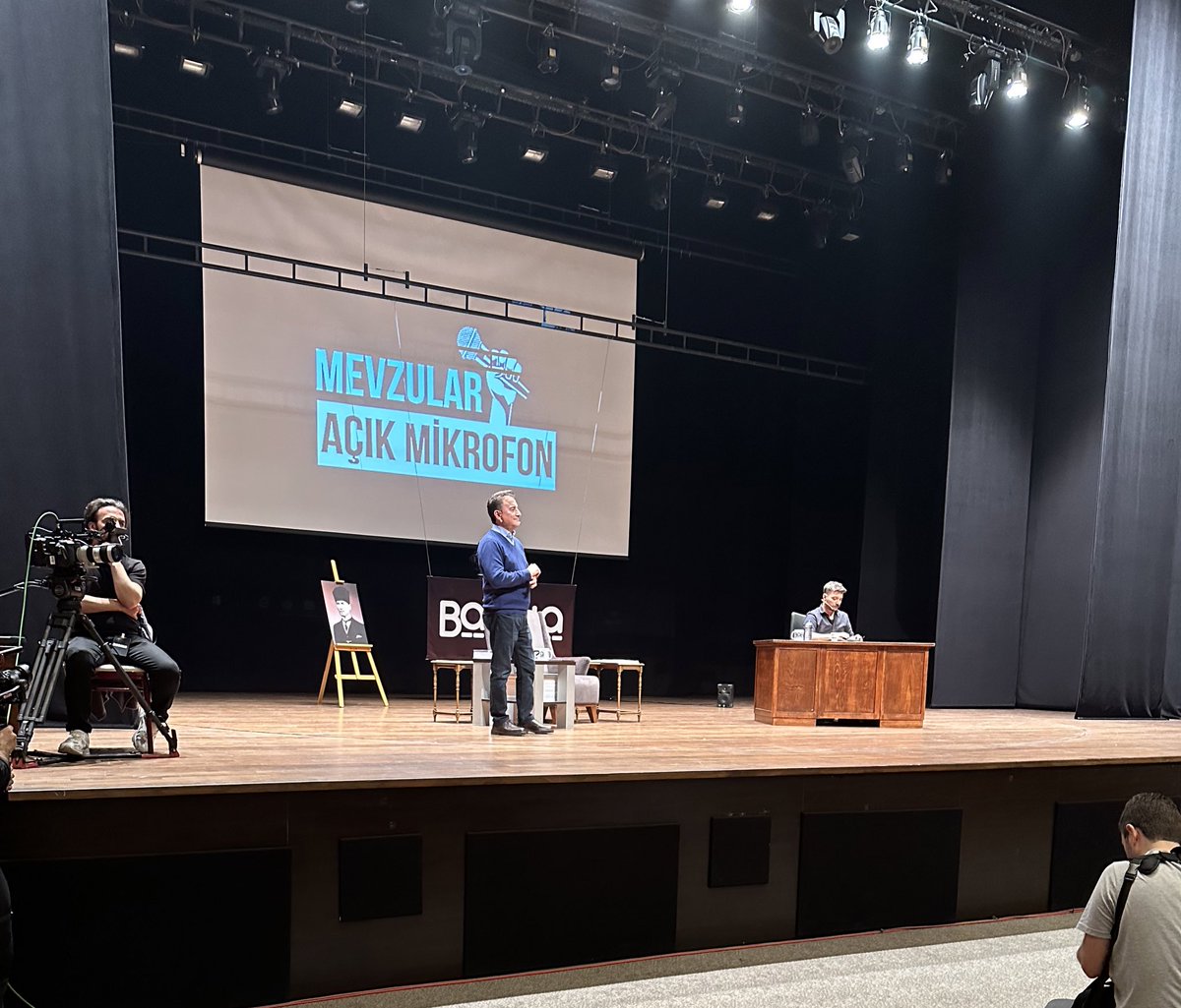 Babala TV Mevzular Açık Mikrofon 12.Bölüm konuğu Genel Başkanımız Ali Babacan. 

Salon kalabalık. İlgi yoğun. Dobra dobra bir akşam. 😊
Bütün siyasilerin yan yana gelip tartışabilecekleri, seyircilerin özgürce soru sorabilecekleri günlerin gelmesi temennisiyle, güzel bir yayın