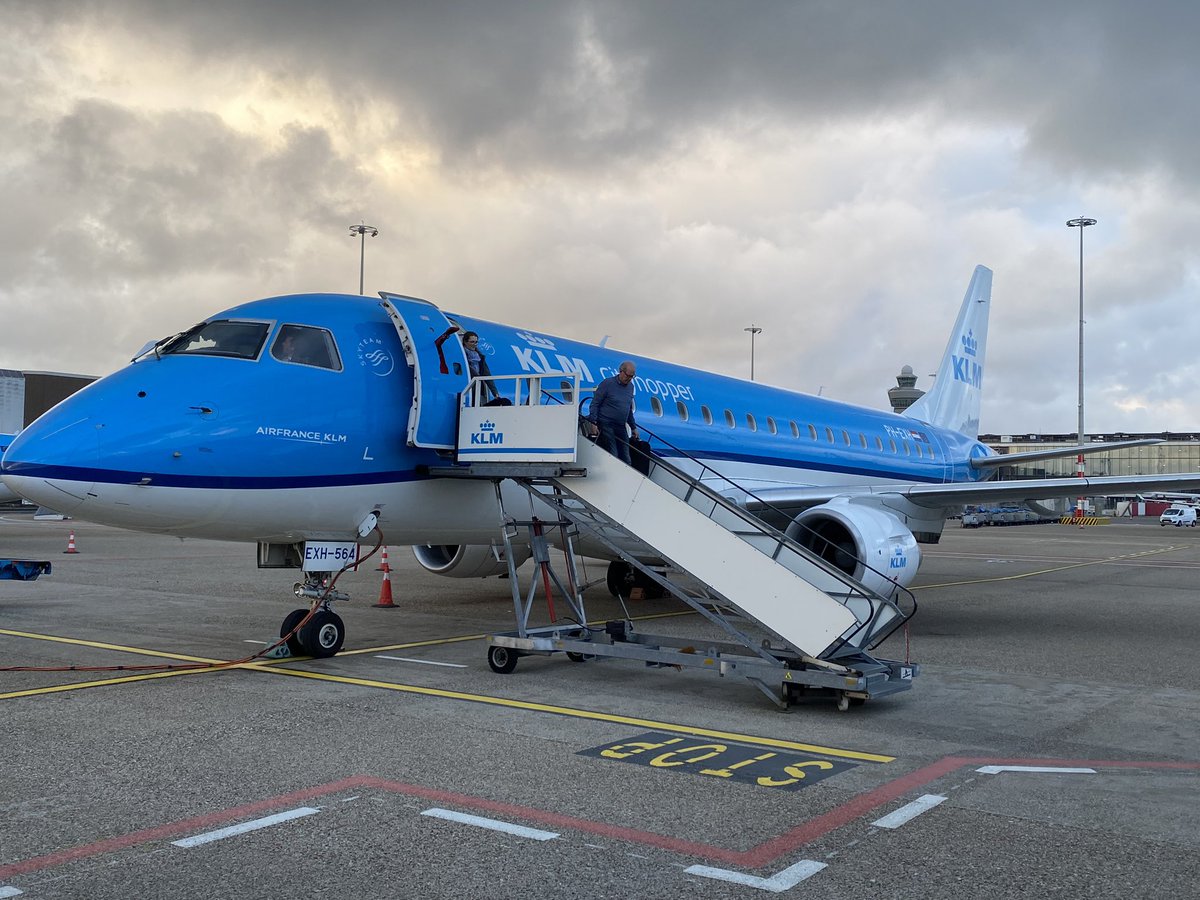 RalfKnegtmans's tweet image. T hank you @KLM for bringing us back safely from @AirportGdansk after three days guest lecturing at @PolitechnikaGda #greatcrew👍😉🥂