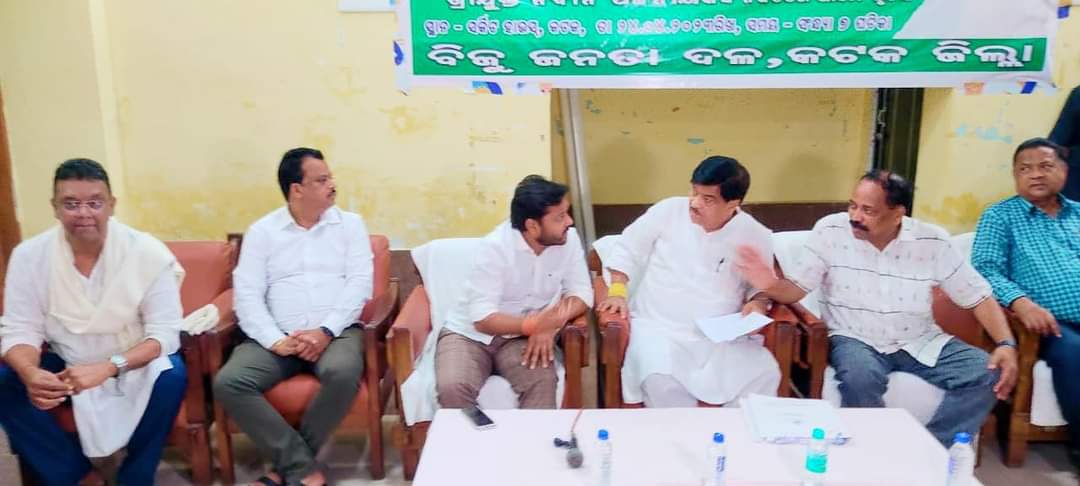BiswalSouvic's tweet photo. ଉପସ୍ଥିତ ମାନ୍ୟବର କ୍ୟାବିନେଟ୍ ମନ୍ତ୍ରୀ @rajaaswain, କଟକ ମେୟର, ଡ଼େପୁଟି ମେୟର, ସମସ୍ତ କର୍ପୋରେଟର, ୱାର୍ଡ଼ ପ୍ରତିନିଧି, ଦଳୀୟ ଯୁବ-ଛାତ୍ର-ମହିଳା ନେତୃବୃନ୍ଦ ତଥା କର୍ମକର୍ତ୍ତା ଏବଂ ସାମ୍ବାଦିକ ବନ୍ଧୁ ମାନଙ୍କୁ ଆନ୍ତରିକ ଶୁଭେଚ୍ଛା ଓ ଧନ୍ୟବାଦ୍।🙏
#ThankYouNaveenPatnaik 💐 #OdishaCabinet
#TransformingCuttack 👏 https://t.co/uBF3C5Boic