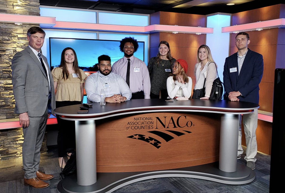 HartwickCollege's tweet photo. HAWKS HIT NATION’S CAPITOL! This Career Hop was a two-day, two-city program that connected 19 students with alumni from all manner of fields. Read more at https://t.co/UQYIVMp5YM https://t.co/2BCw54xg4L