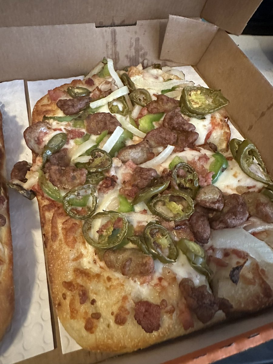 PoppaSmurf0's tweet photo. @littlecaesars what sort of travesty is this? I moved to San Jose, California from Michigan. What is this sorry excuse for Detroit Style Pizza? https://t.co/XAMVonxgiS