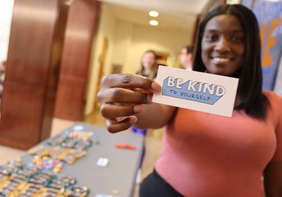 Happy last week of classes, Tar Heels! 🎉 

Popping up in your feed to offer this quick reminder to be kind to yourself as we approach the end of the semester and finals 💙  

Learn more about this year's Week of Kindness at #UNCHussman: go.unc.edu/WoK23

#5Days5Ways