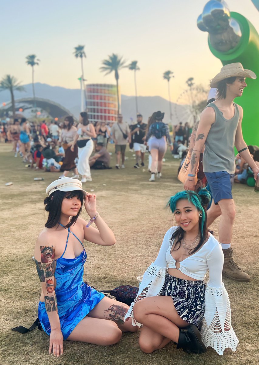 Oxillery on Twitter: "gamer girls touch grass @BBSMOLS"