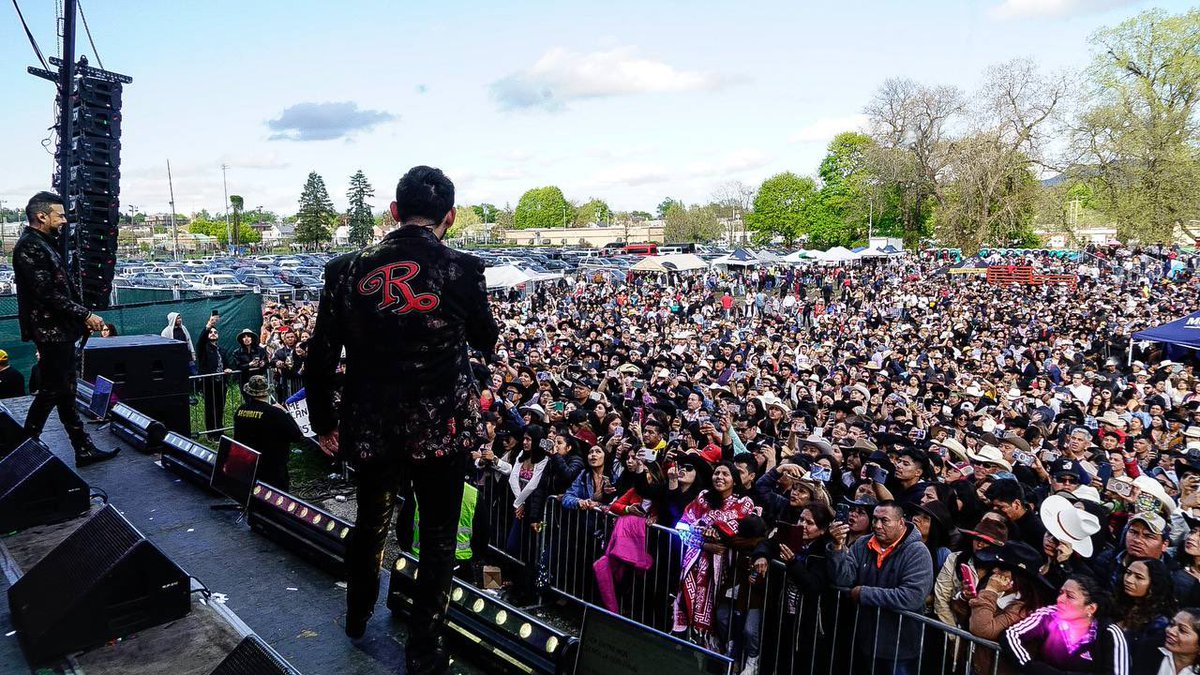 ElRecodoOficial's tweet photo. Gracias Newburgh, New York ¡siempre serán nuestro vicio más grande! 🫶 Gracias por acompañarnos en una tarde noche de fiesta cantando y bailando todos nuestros éxitos. #iUUU 🤠 https://t.co/lic4xDfRNP