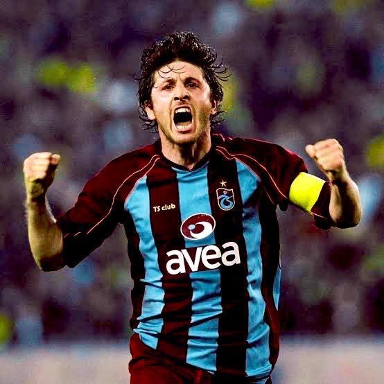 bnd0061's tweet photo. Maçtan önce hakkında spekülasyonlarda bulundular. Fark yer dediler. Maçı şimdiden satmış dediler. 11 düz adam ile çıkıp Fenerbahçe’yi şampiyonluktan etti.

Cem Papila ile çaldıkları şampiyonluğun intikamını teknik direktörken aldı.

Karşınızda FATİH SULTAN TEKKE! https://t.co/EWoo5JLAUv