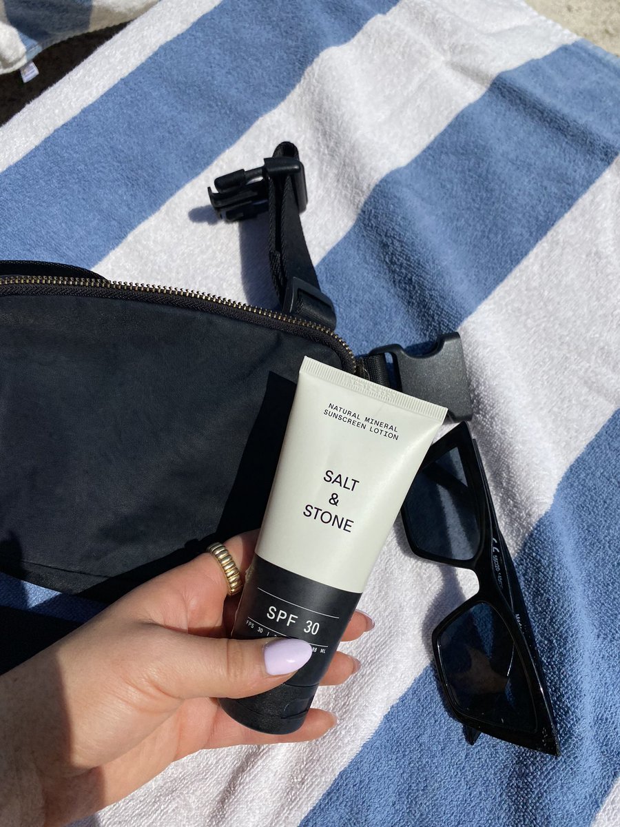 danabUGC's tweet photo. Can’t help but take content of all my products, even on vacation 😋🤩🌴 #ugc #ugccommunity #ugccontentcreator #ugccreatorneeded https://t.co/nQ7U169jCK