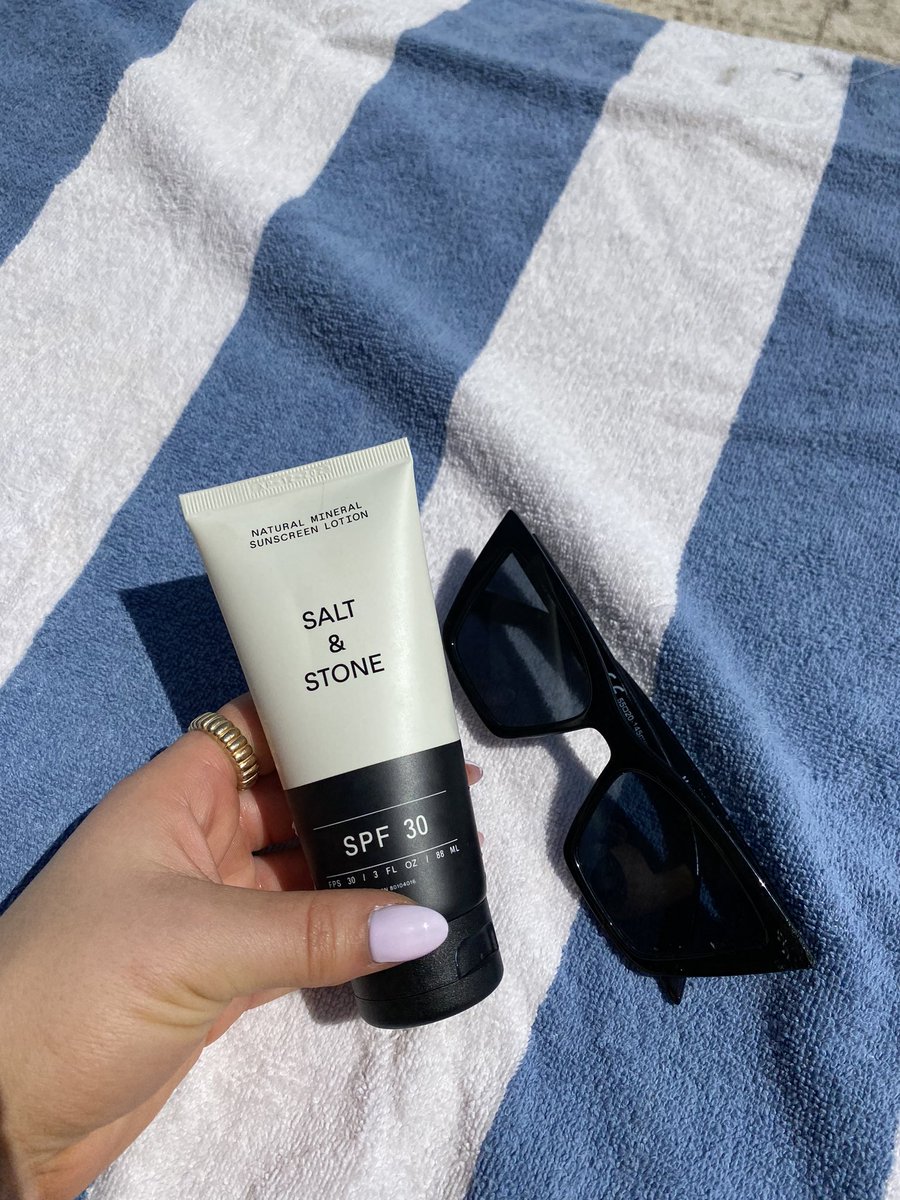 danabUGC's tweet photo. Can’t help but take content of all my products, even on vacation 😋🤩🌴 #ugc #ugccommunity #ugccontentcreator #ugccreatorneeded https://t.co/nQ7U169jCK