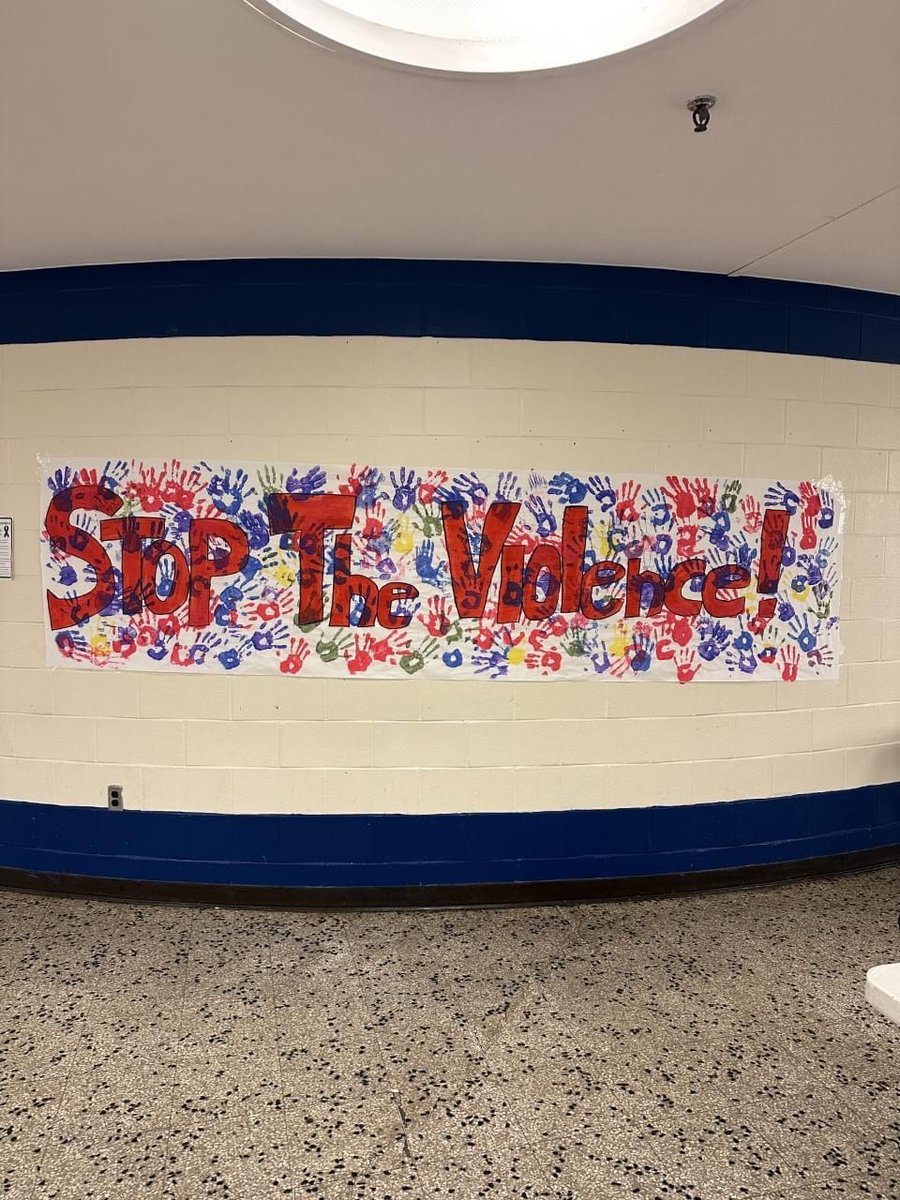 CsdVikings's tweet photo. Last week, C-SD students explored and discussed how violence affects our schools and community. Students pledged during all lunch shifts to help stop the violence in their community. https://t.co/Uuqt2F6XUc