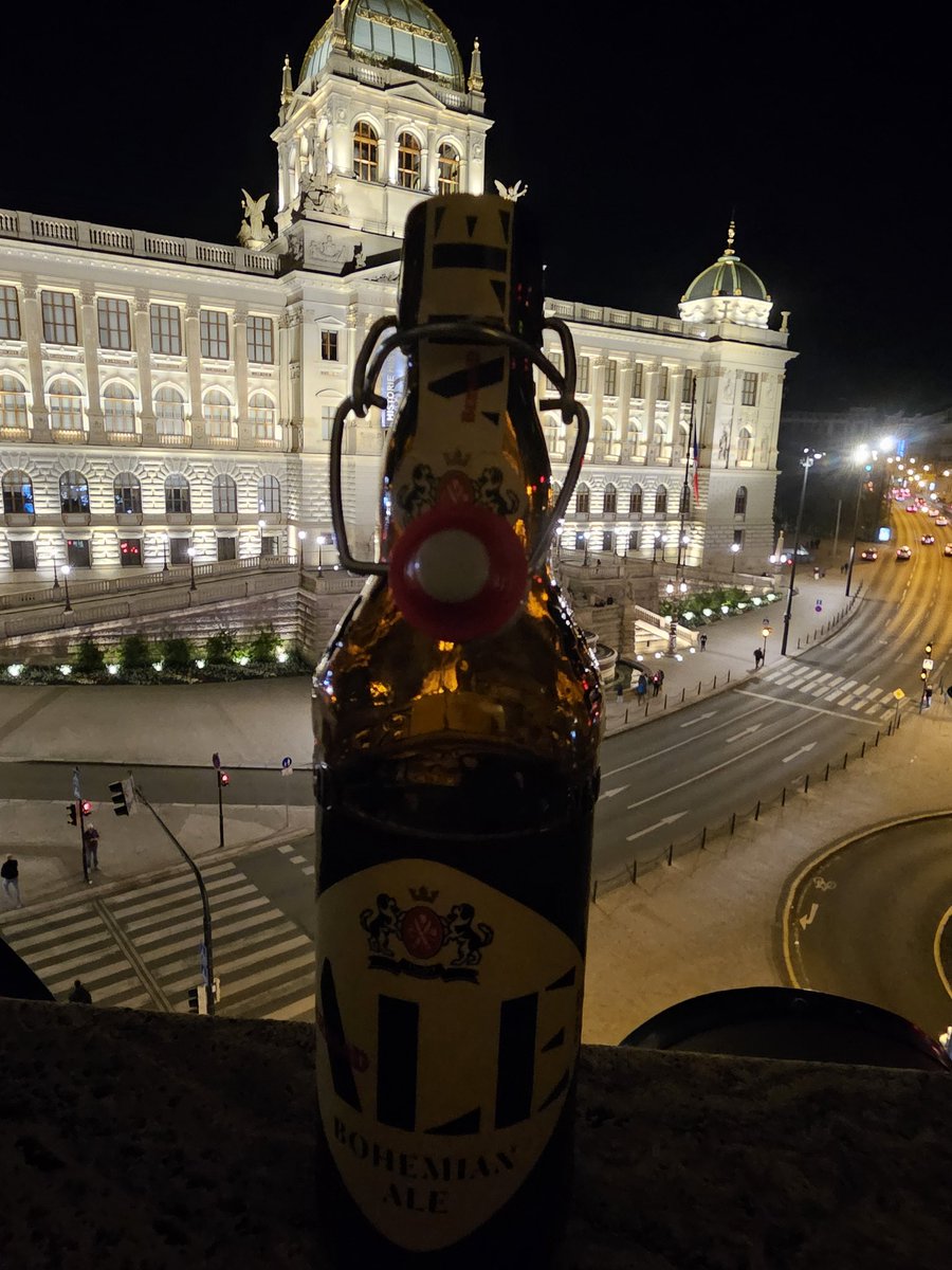 caledonian83's tweet photo. Zdola nahoru, Praha! #pivo https://t.co/ASjNjpRm4w