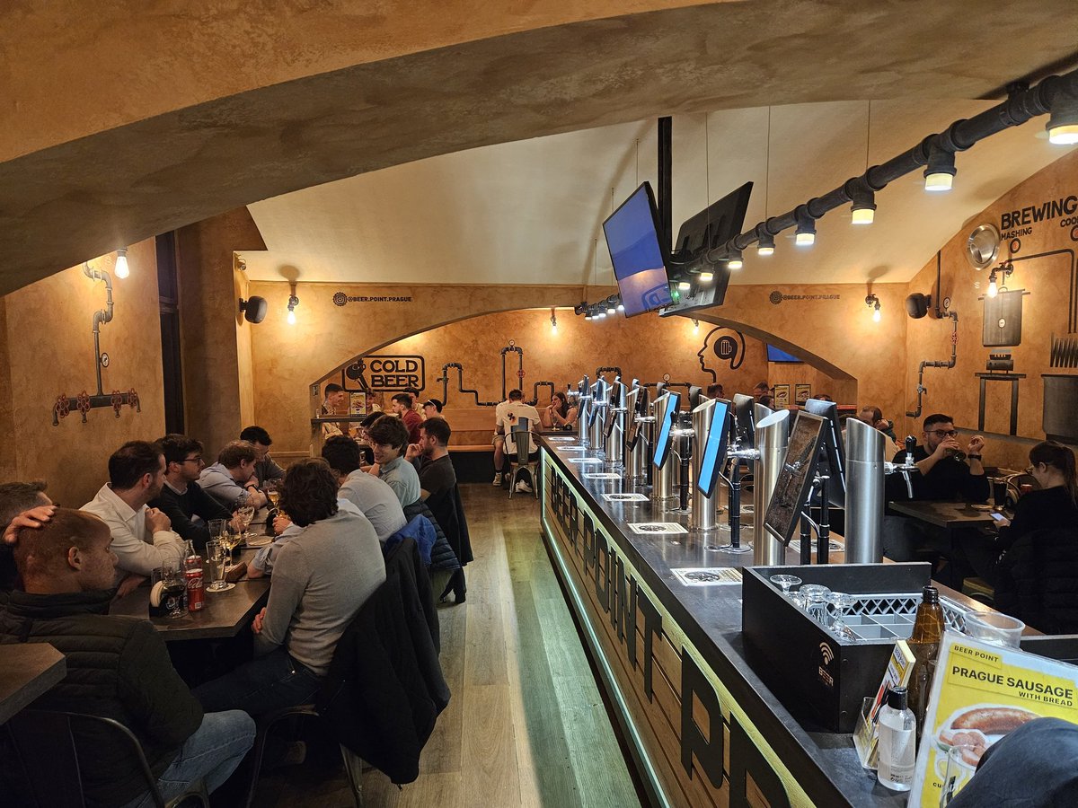 caledonian83's tweet photo. Zdola nahoru, Praha! #pivo https://t.co/ASjNjpRm4w