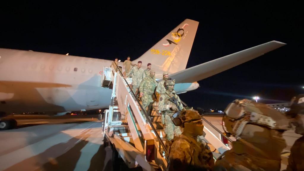 Atterrato a #Ciampino il primo velivolo dell'#AeronauticaMilitare con connazionali e stranieri evacuati dal #Sudan. “Operazione riuscita grazie a coordinamento <a href="/Palazzo_Chigi/">Palazzo_Chigi</a>, <a href="/ItalyMFA/">Farnesina 🇮🇹</a> e #Difesa. Uomini e donne #ForzeArmate: l’Italia è fiera di voi”, così il Min. <a href="/GuidoCrosetto/">Guido Crosetto</a>
