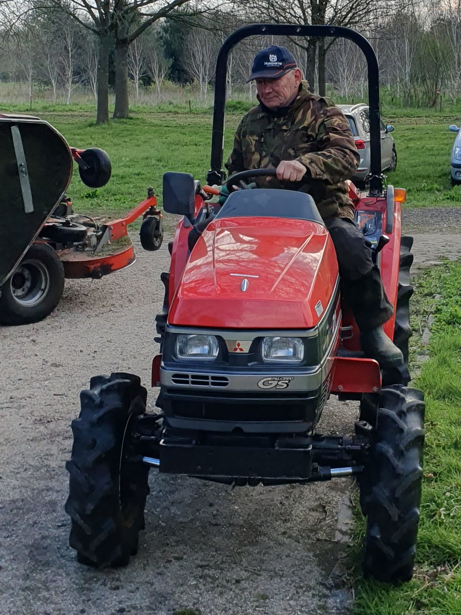 arboretumassen's tweet photo. Het #arboretumassen is de gelukkige eigenaar geworden van een “nieuwe” trekker.
Lees op de website waarvoor deze trekker wordt gebruikt, waarom de vorige trekker vervangen moest worden en waardoor het mogelijk was om de vorige trekker te vervangen.

https://t.co/y6wVJllIR5 https://t.co/ogJPysSWDU