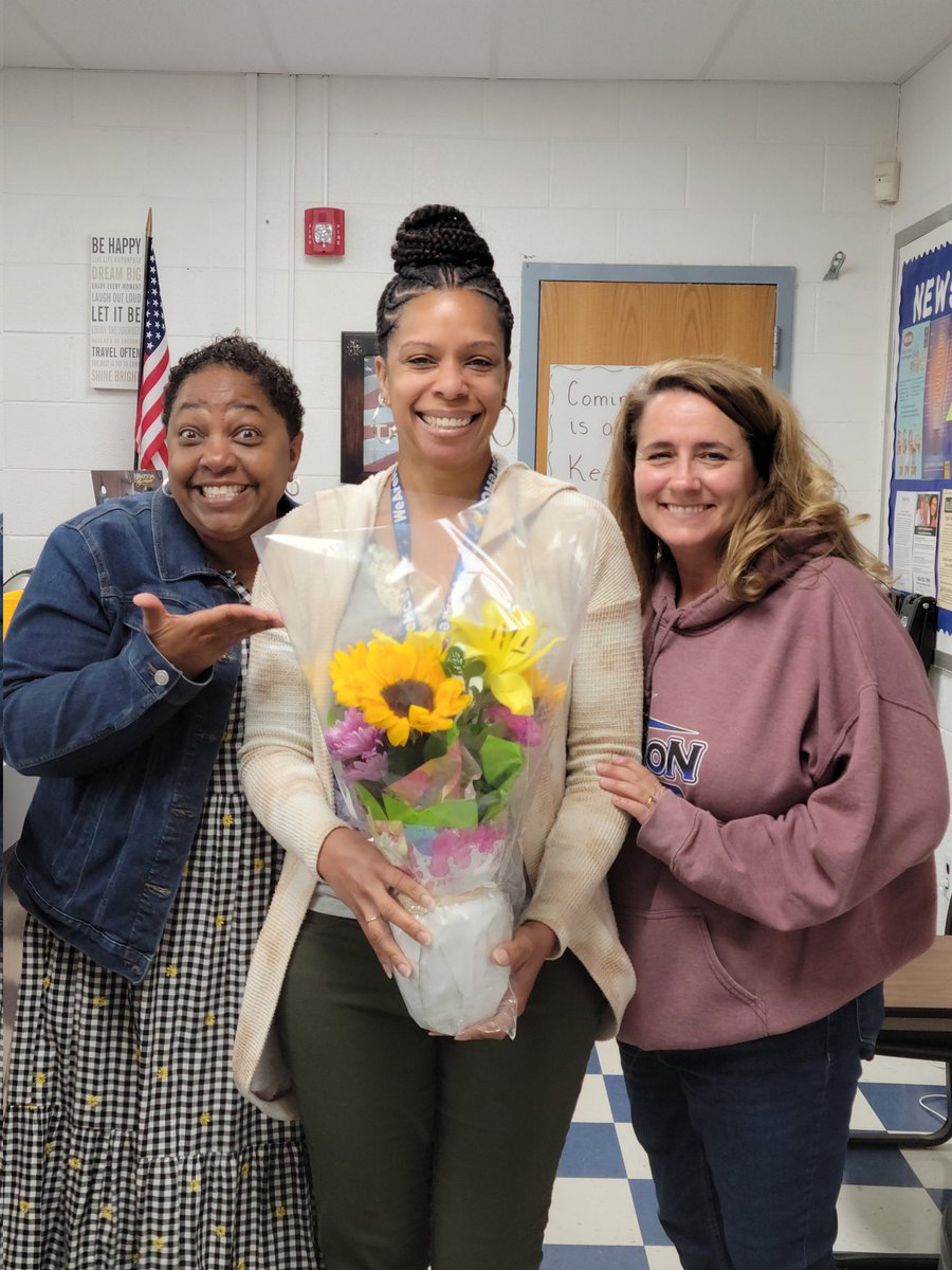 awsumeducator's tweet image. Congrats to Ms. Wynter Latimer!!!Barron&apos;s Support Employee of the year 22-23. She is such a blessing! 💙@HamptonCSchools, @barronknights, @msclements2u, @awsumeducator