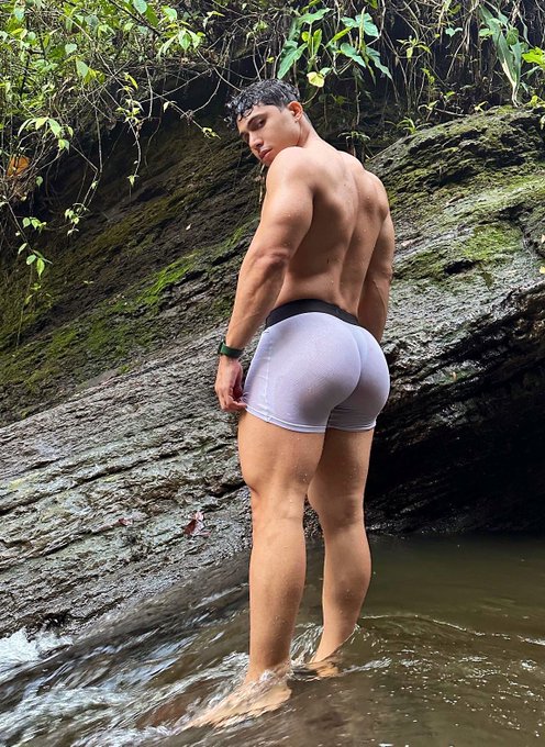 I'm going to float 😦😏 https://t.co/UvaA7TE52U