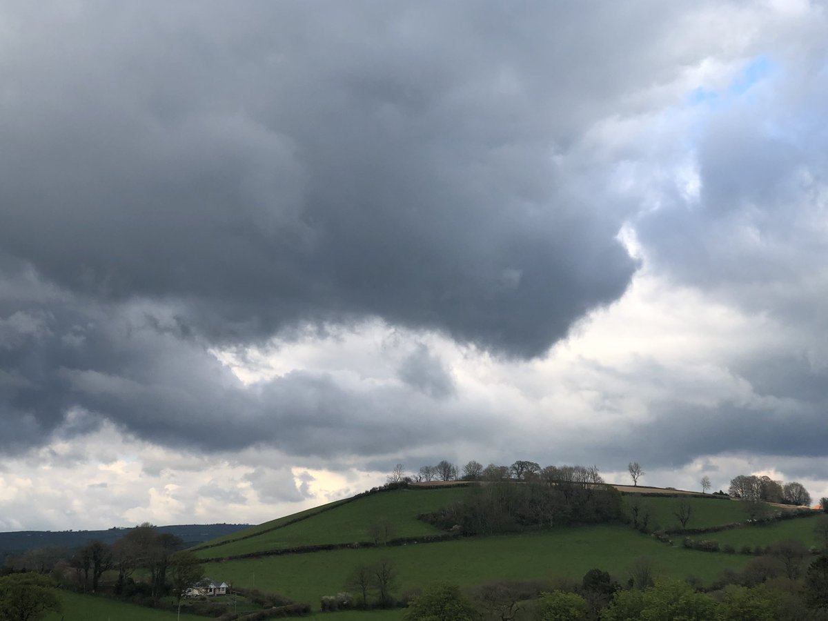 The ever-flowing, never static, endlessly new sky for #SmallBeautiesHour