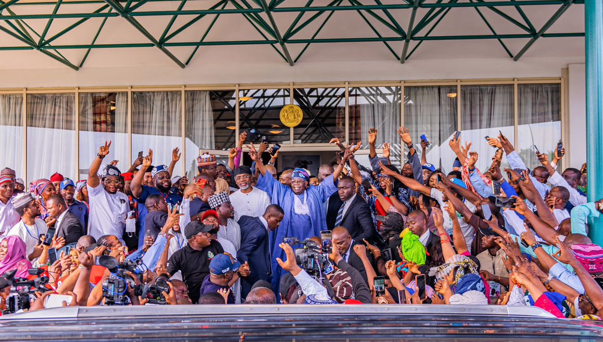 THEEYESOFBAT's tweet photo. President-elect Tinubu returns home, says "I'm ready for the task ahead"

President-elect Bola Ahmed Tinubu returned to the country on Monday evening after about a month trip to Paris, France. https://t.co/8Q7s4mczRl