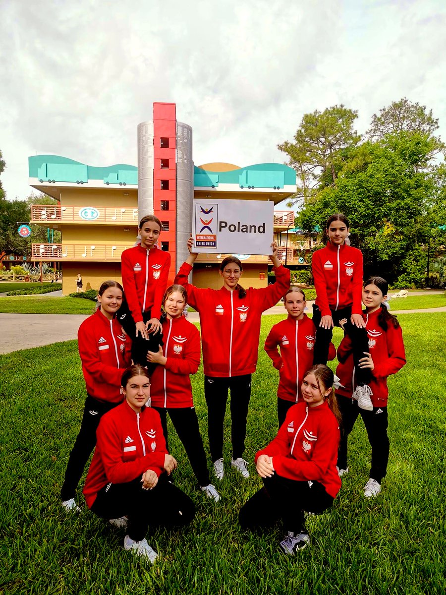 skwara3's tweet photo. Cześć @LOTPLAirlines  czy wiecie, że na pokładzie LO30 MIA-WAW będziecie gościć wracające cheerleaderki z mistrzostw świata #TeamPoland w Orlando? @ChopinAirport przywitajcie je ciepło na lotnisku. @AxelUks https://t.co/v4ccAVuaWo