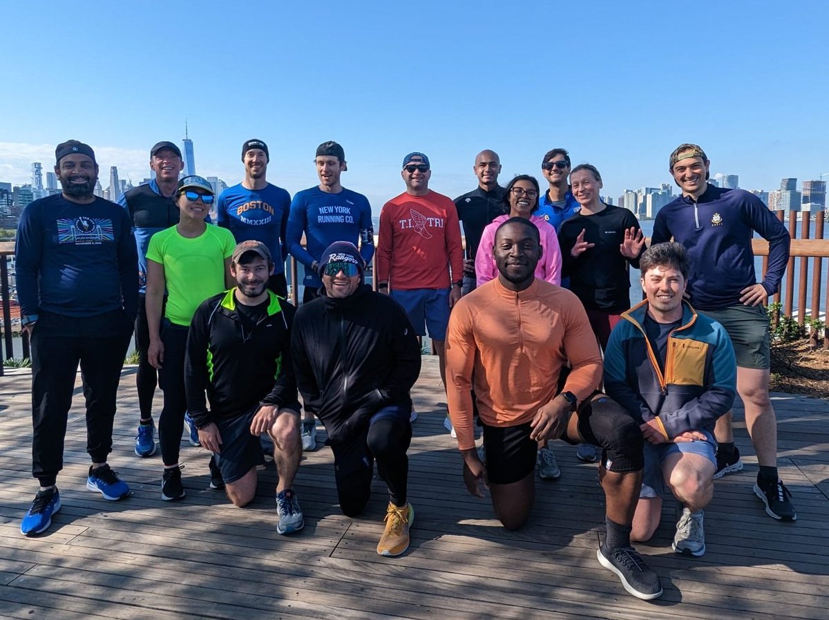 PitchandrunNYC's tweet photo. Glorious ☀️ run + 1st Monday since @bostonmarathon 🦄

🏅 Brendan Medeiros 🇺🇲🇪🇸 2:37:30 @BMED21
🏅 Matthias Reis 🇩🇪 2:43:04
🏅 Erica Dottin 🇺🇲 2:58:41
@estanleydott
🏅 Karen Wen 🇺🇲 3:59:31
@schleppy
🏅 Jeanne Boquin 🇺🇲 3:59:31
@runbikswm

👏👏👏

9 am Mon/Fri @ChelseaPiersNYC https://t.co/grhCKpol7V