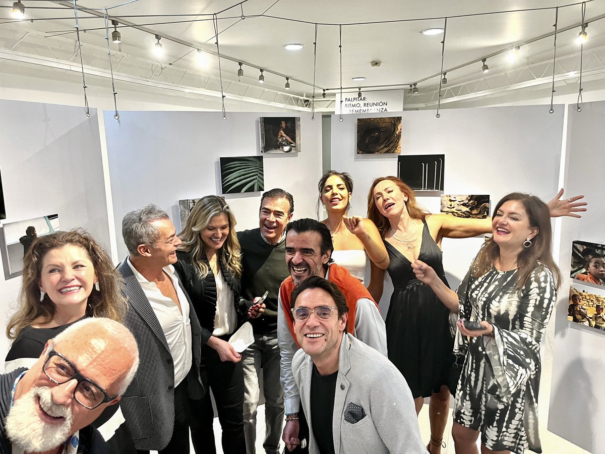 Susana_Lozano's tweet photo. Que orgullo pasar contigo @marialevyy este fin de semana y verte disfrutar este momento por el que has trabajado tanto!
Es la 1a. Exposición Fotográfica Individual de #MariaLevy en la #AlianzaFrancesaChimalistac q pueden disfrutar hasta el 31/mayo. Pasen y disfrútenla. #Palpitar https://t.co/nZnN6RvP47