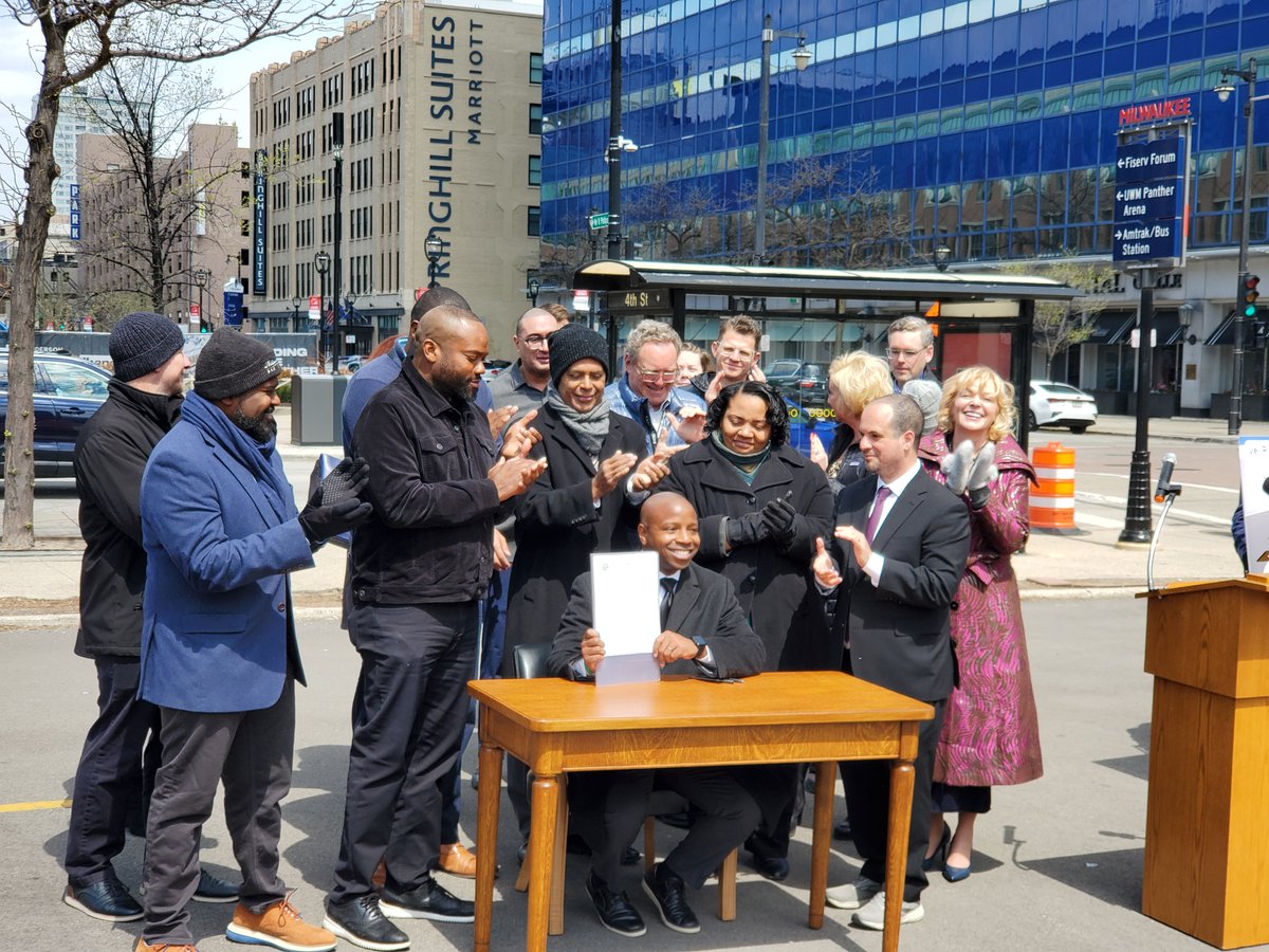 MilwDowntown's tweet photo. Great things happening Downtown ✨
The new Vel R. Phillips Plaza, located at the south side of Wisconsin Avenue between Phillips Avenue and 5th Street, across from the Wisconsin Center is set to be completed in 2024!
@MayorOfMKE
#downtowninbloom #goodthingsbrewing #mke https://t.co/mHdZuD2zRU
