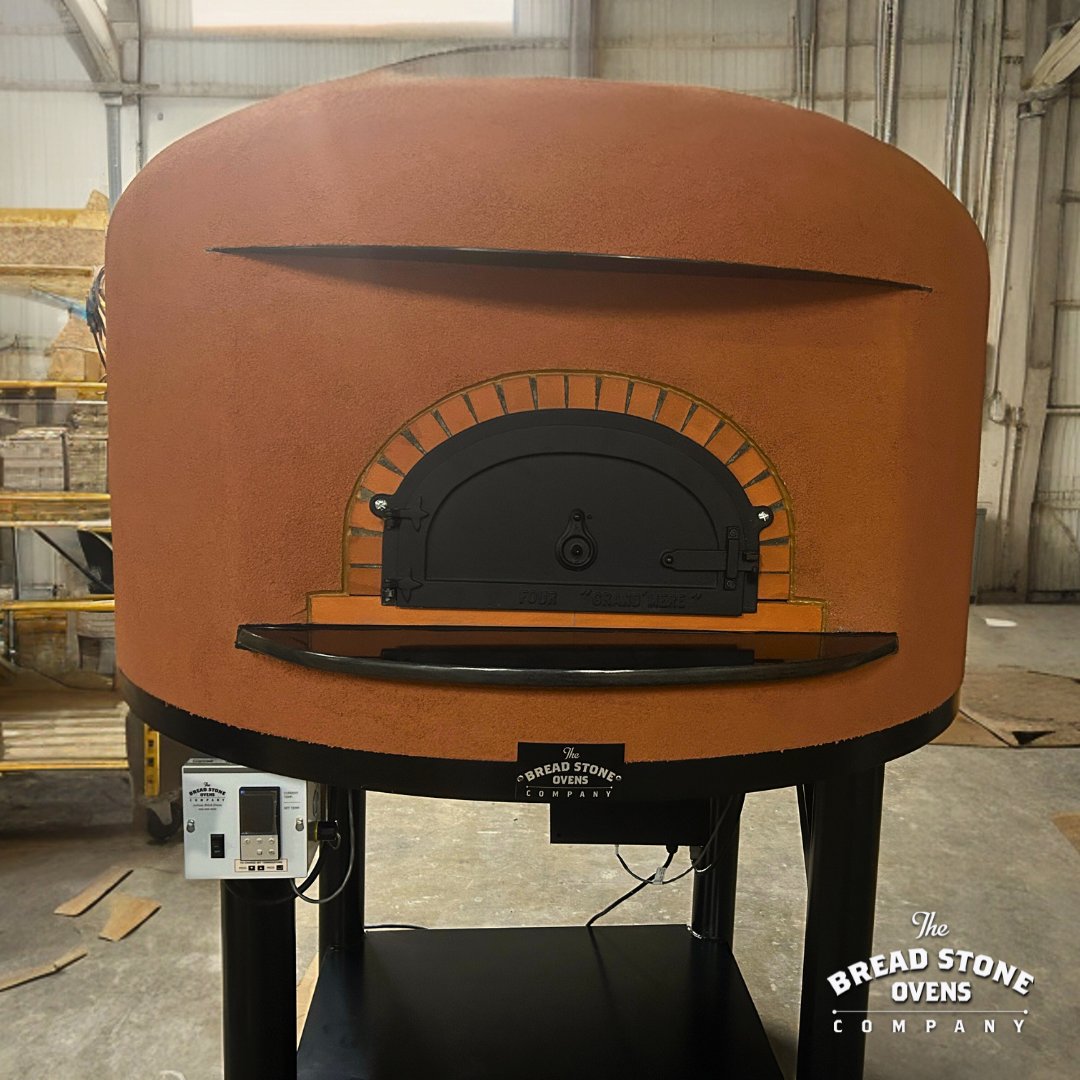 breadstoneovens's tweet image. Just finished: beautiful 1030C with stucco finish in color "Sun Dried." Thanks, Adrian S., for your business! Want your own wood-fired pizza oven? Let us help you pick one today!
👉 ow.ly/MgRn50NEjLU
#pizzabrickoven #woodfiredbrickoven #backyardoven #outdoorkitchenpizzaoven