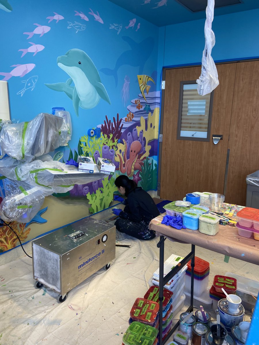 Ft. progress on our latest collab w/ the @Parkland Burn Unit & incredibly talented, Christine Chen (instagram.com/pristinethinpe……), a UTSW MS4 now resident! Mural art provides a healing atmosphere for burn patients undergoing wound care, especially pediatric patients! #MedTwitter