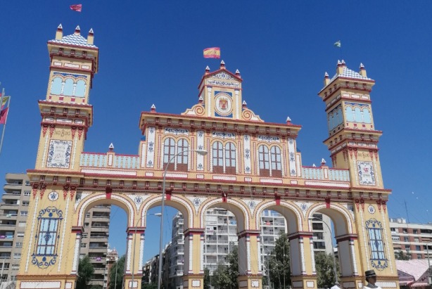 waze_espana's tweet photo. Si te has de mover por #Sevilla con @waze no te liarás. El equipo de @WazeCierresES ha trabajado para que no te pierdas. ¡Evita los atascos! https://t.co/wm3vfobR0f #FeriaSevilla23 @PoliciaSevilla https://t.co/OUgfjjTh29