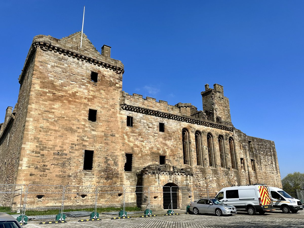 Linlithgow Palace. Birthplace of Mary, Queen of Scots. Photographed last Tuesday.  A building steeped in Scottish history, I’m pleased to read that it's due to partially reopen in Summer 2023! 😃

#ThePhotoHour #Linlithgow #LinlithgowPalace #Scotland #PhotographyIsArt