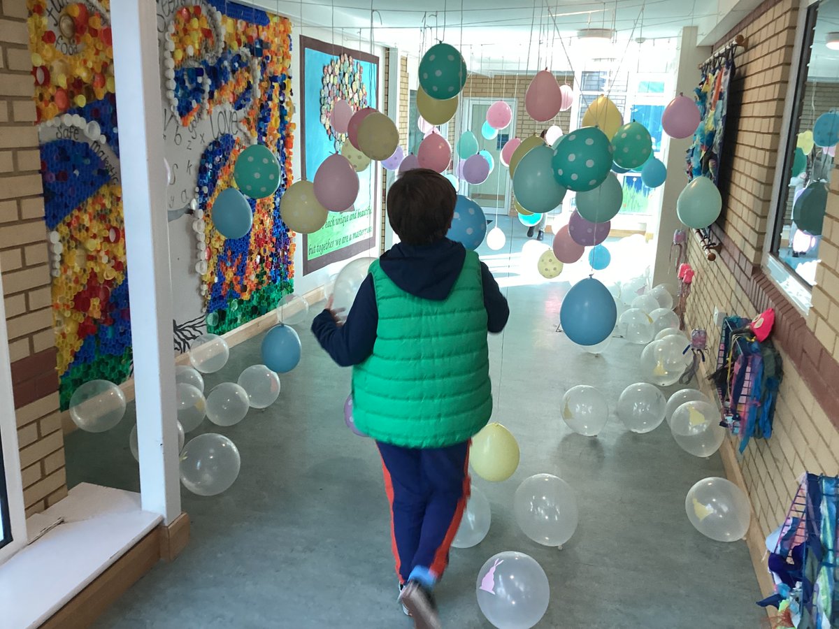 ysgolmaesycoed's tweet photo. @ysgolmaesycoed Fun at the Spring Trail! #GrowingTogether #LearningTogether #SpringTrail #FamilyEngagement https://t.co/hjSSWMCNS2