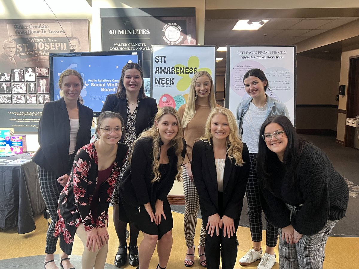 MWSUCOMM's tweet photo. Students from Dr. Jackson's COM 415, Dr. Carviou's JOU 311/312 and Dr. Adkin's ETC 200 presented during the @missouriwestern Applied Learning Showcase on Friday! Look at all of their hard work!  #GoGriffs #appliedlearning https://t.co/0ZQKBahRar