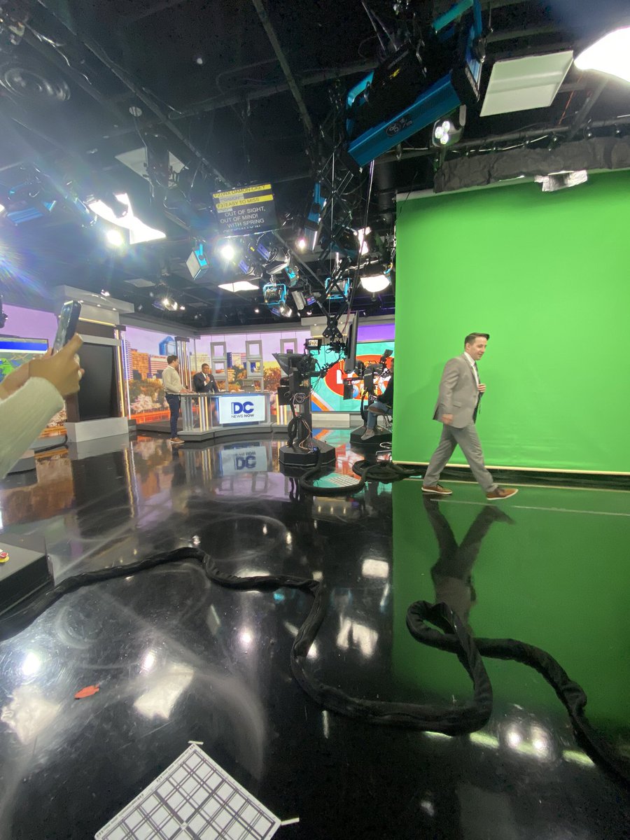 AbbyOlear's tweet photo. We got to sit while the anchors were on-air. Afterwards, we talked @MarkHallTV about his career. @AlexFlumTV #J262F https://t.co/FMqHIRGEuv