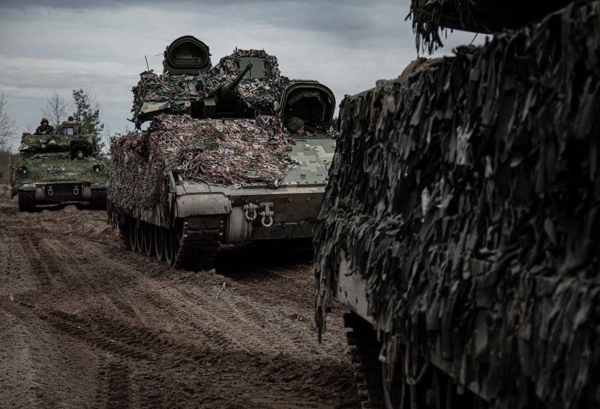 ukrdefence's tweet photo. #M2A2 Bradley ODS-SA and #M55S somewhere in #Ukraine. https://t.co/NUTJw7F4iN