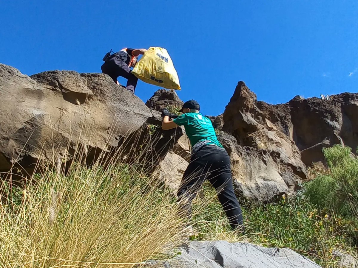 La cuarta limpieza en un barranco de Añaza con más de 80 voluntarios scouts retirando 800 kilos, que sumados a las otras tres limpiezas, hacen ya 4800 kilos retirados del mismo lugar.