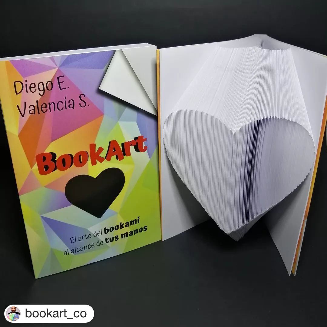 AutoresEditores.com (@autoreseditores) on Twitter photo #Repost
.
Diseño corazón (silueta). 264 páginas.
Papel blanco 75grs. Tapa blanda.
Dimensiones libro: 14 x 21 cms.
Dimensiones imágen: 12 x 12 cms
¡Obtén el tuyo en <a href="/autoreseditores/">AutoresEditores.com</a> ! Link en la Bio.
#bookart #bookartist #bookami #heart #corazon #love #Repost
.
Diseño corazón (silueta). 264 páginas.
Papel blanco 75grs. Tapa blanda.
Dimensiones libro: 14 x 21 cms.
Dimensiones imágen: 12 x 12 cms
¡Obtén el tuyo en <a href="/autoreseditores/">AutoresEditores.com</a> ! Link en la Bio.
#bookart #bookartist #bookami #heart #corazon #love