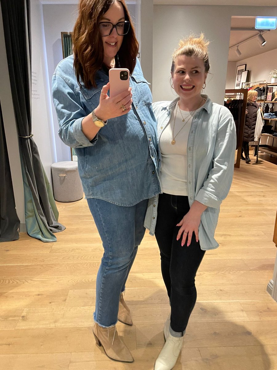DaniPxx's tweet photo. @WeAreMV_ @GreendaleClaire &amp; I feeling like Britney &amp; Justin at the 2001 AMA’s. Double denim day 💙 https://t.co/FLHs3Lk8Rp