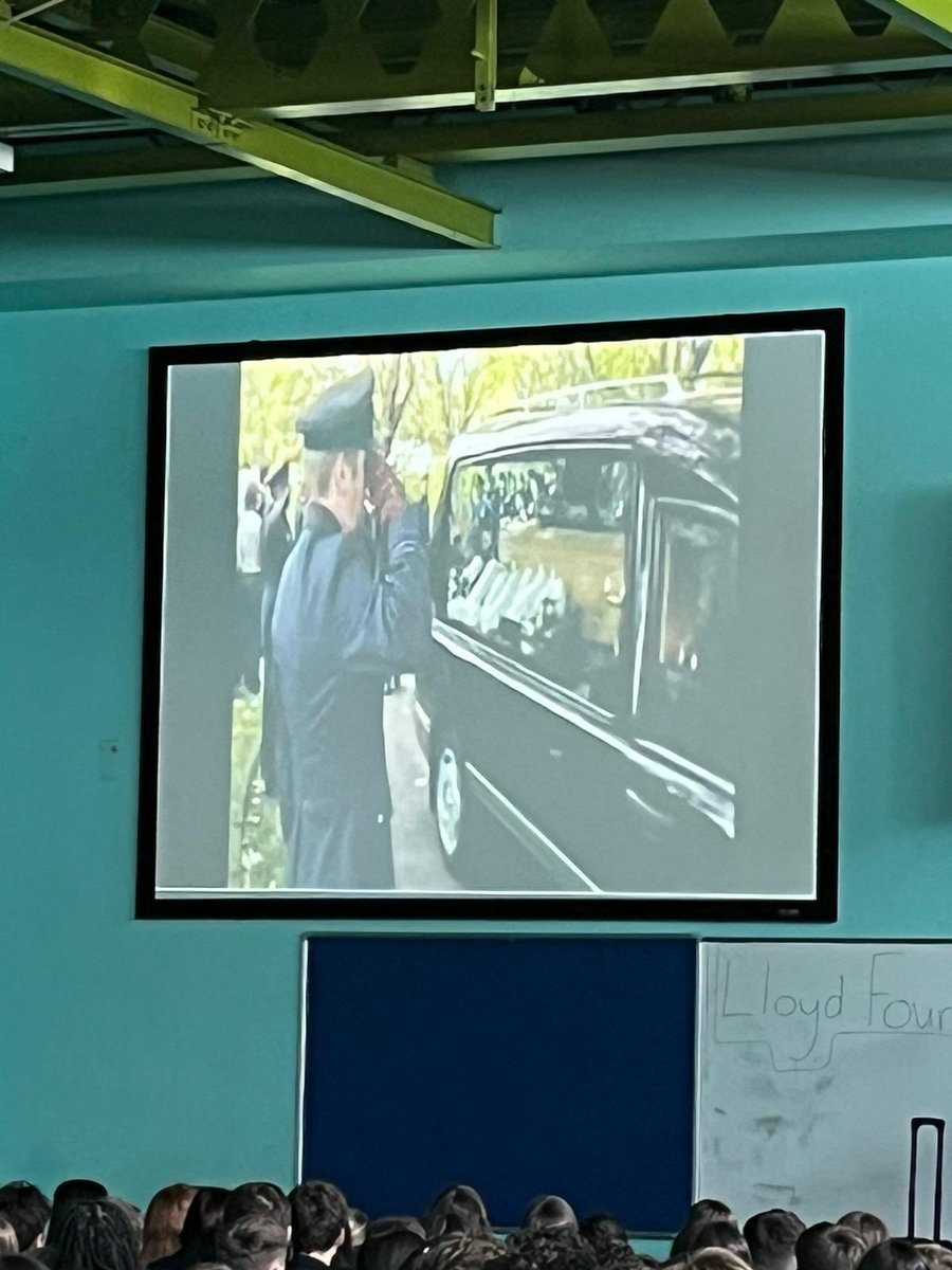 BTHCC_BYB's tweet photo. Over 1,300 pupils engaged brilliantly throughout the morning with @SAViolence hearing Lloyd’s story from his heartbroken family, a young innocent life lost to knife crime #nomoreknifecrime @bthcc_college @MrFishwick_BTHC https://t.co/ANM2H8NU4B
