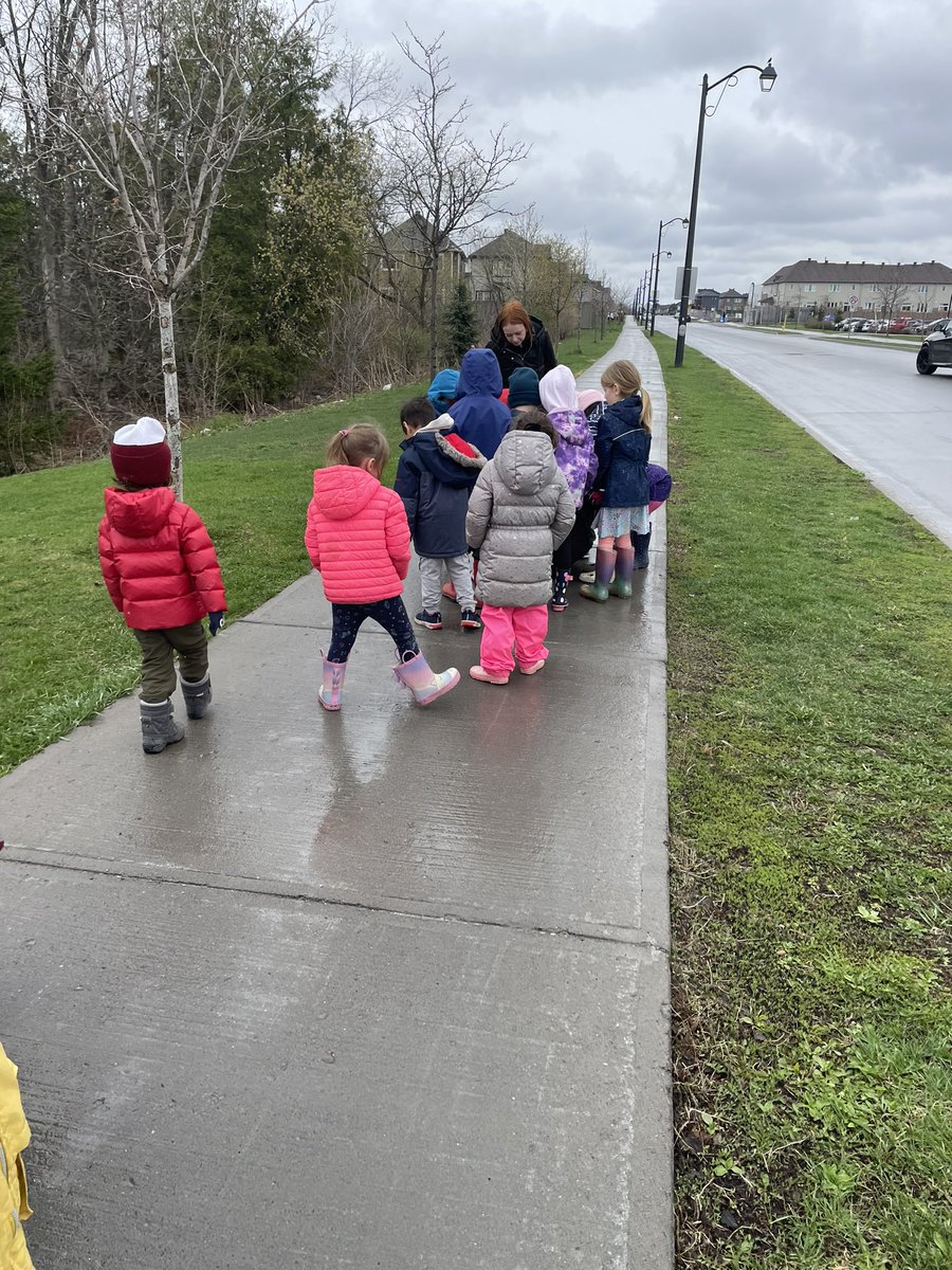 MrsVachonRECE's tweet photo. We went on a worm hunt today! 🪱 https://t.co/BWDbCo5TCg