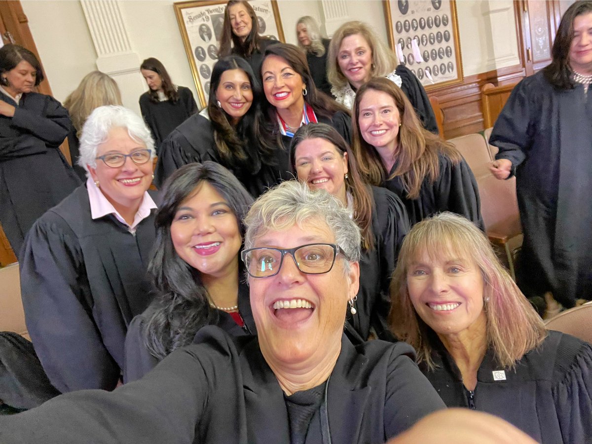 SarahEckhardtTX's tweet photo. It’s #TexasWomenJudgesDay here in the Capitol! 👩⚖️ Excited to see so many of the women representation we have in our Texas courtrooms. I’ve had the pleasure of working alongside or before some of these amazing judges & loved getting to celebrate them w/ #SR451 #txlege !! https://t.co/jnG9qpbacB