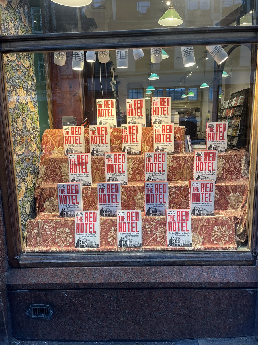 Iain_MacGregor1's tweet photo. Was so pleased to step in to welcome such a big audience for @aphilps & his friends/ family to the launch at @Dauntbooks of his story of the western media in Moscow during WWII. In Putin’s Russia, nothing much has changed you might argue! #TheRedHotel @headlinepg @PFDAgents https://t.co/PuYV7dpF0U
