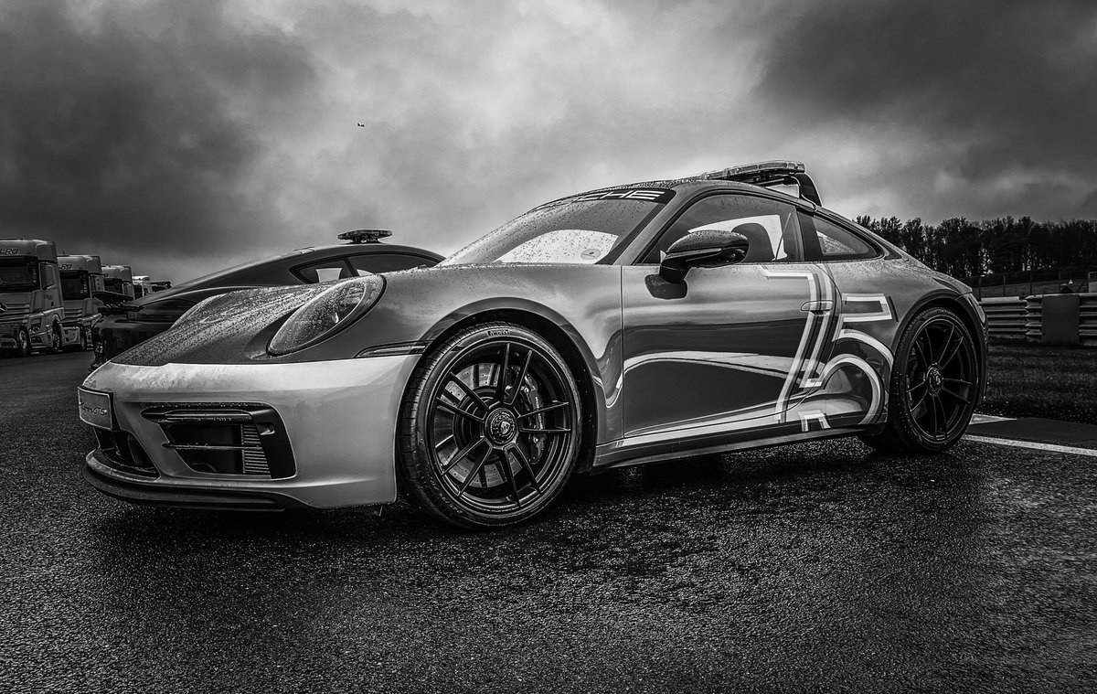 Suttie (Paul) tweet media