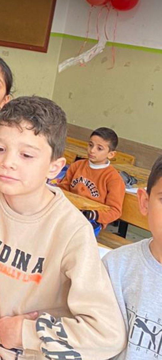 Sdkaaay's tweet photo. 3. Sınıfsın diye mutlu sanıyorlar https://t.co/8YtmZJ6v7X