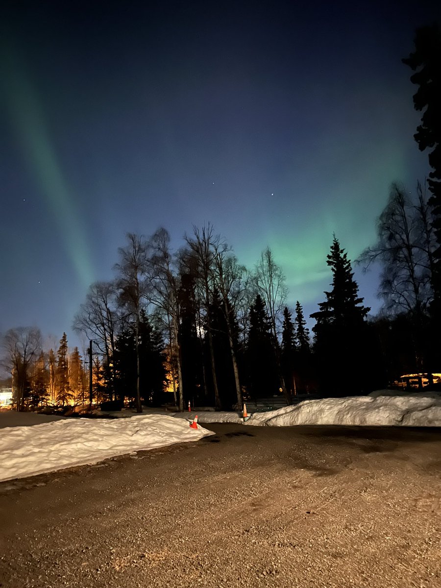 AngelaNwankudu's tweet photo. We were treated to the auroras last night in Anchorage! Psalm 8:3-5🤩🌌🙏🏽 https://t.co/Pq2vEQtplY