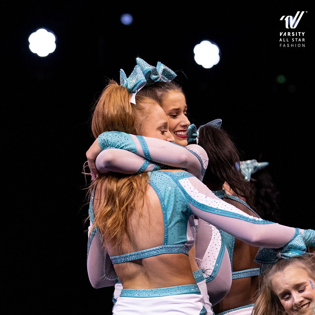 VASF_Updates's tweet image. They left 𝗻𝗼 𝗱𝗼𝘂𝗯𝘁— the #CheerWorlds2023 L6 Large Senior 𝙒𝙤𝙧𝙡𝙙 𝘾𝙝𝙖𝙢𝙥𝙞𝙤𝙣 title is going home with @senior__elite and Fashionista @drew_aliyah! Congratulations 🏆🥇🌎 #ChampionsWearVarsity