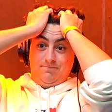 KingsLeague's tweet photo. Intentando entender qué poner en la encuesta. https://t.co/e4VZrjtC0h