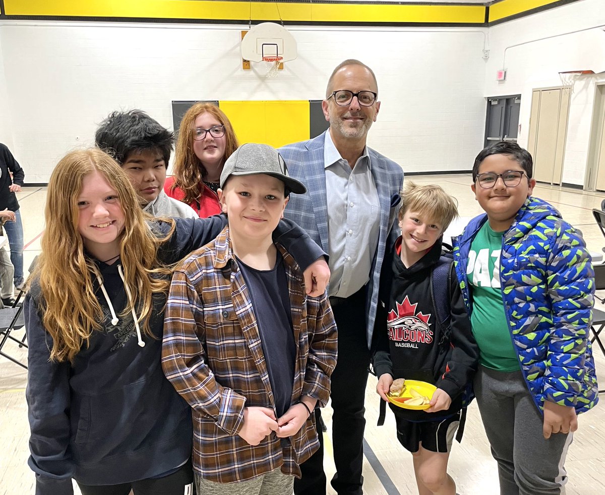 jimdiodati's tweet image. I enjoyed visiting @HeximerDSBN to speak to students and sit down with them during their hot #breakfastprogram hosted by staff &amp;amp; community volunteers. Thank you to @NNPNiagara for providing funding and coordination to Student Nutrition Programs in all 4 #Niagara school boards,