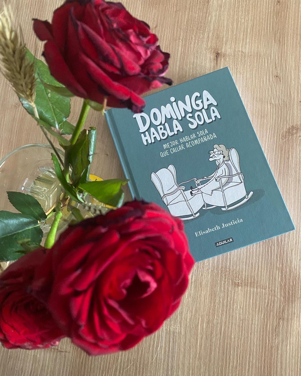 - Muchas firmas y dedicatorias. 
- Más sorpresas y reencuentros.
- Varios cafés (yo que soy de leche y ColaCao).
- Nosecuantos abrazos que recargaban energía de una forma mágica. 
- Una rosa en mi mesa (gracias, <a href="/LMonederoR/">Laura Monedero</a>). 
- Varios libros regalados, autorregalados y dedicados