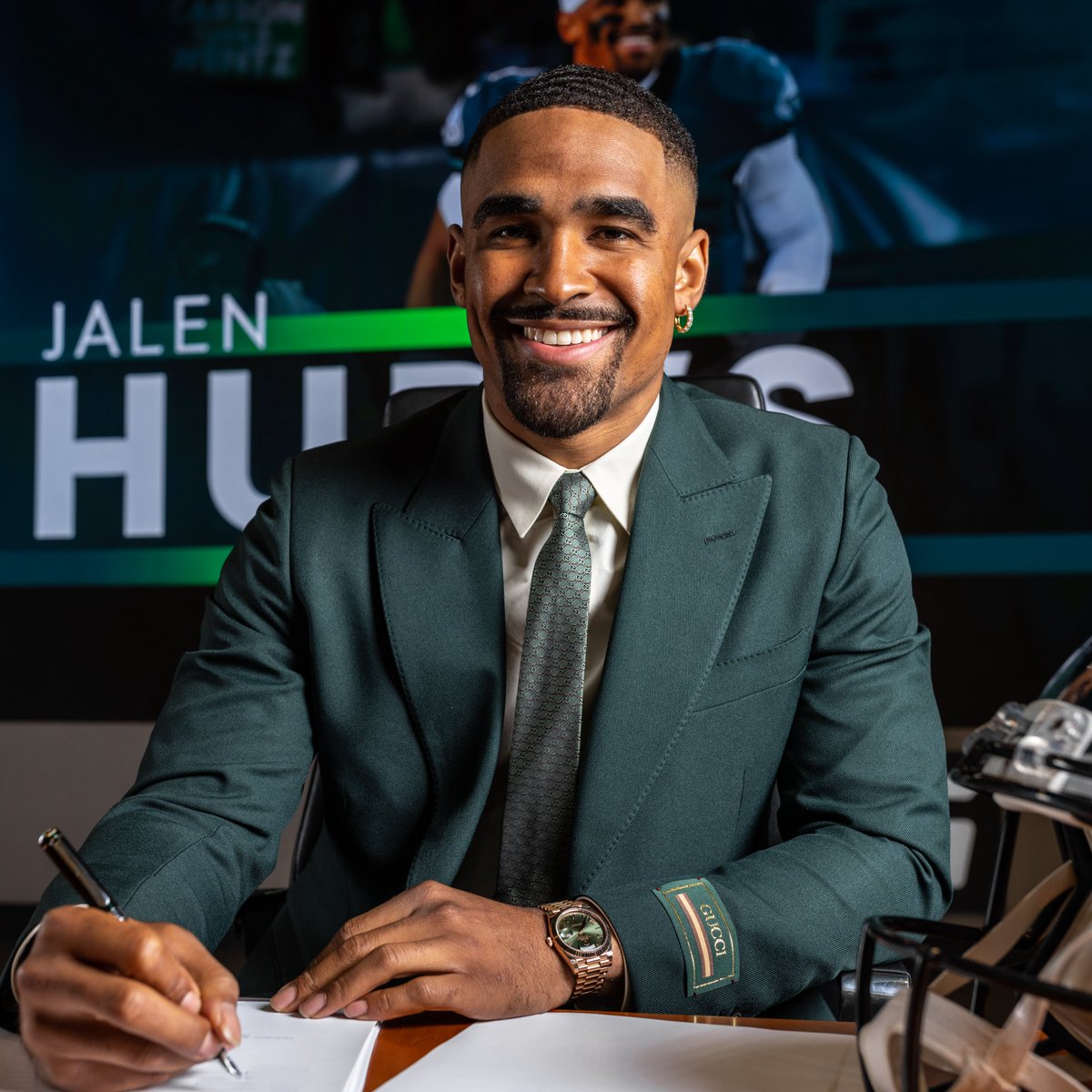 Eagles's tweet image. Nothin' changed but the weather

@JalenHurts | #FlyEaglesFly